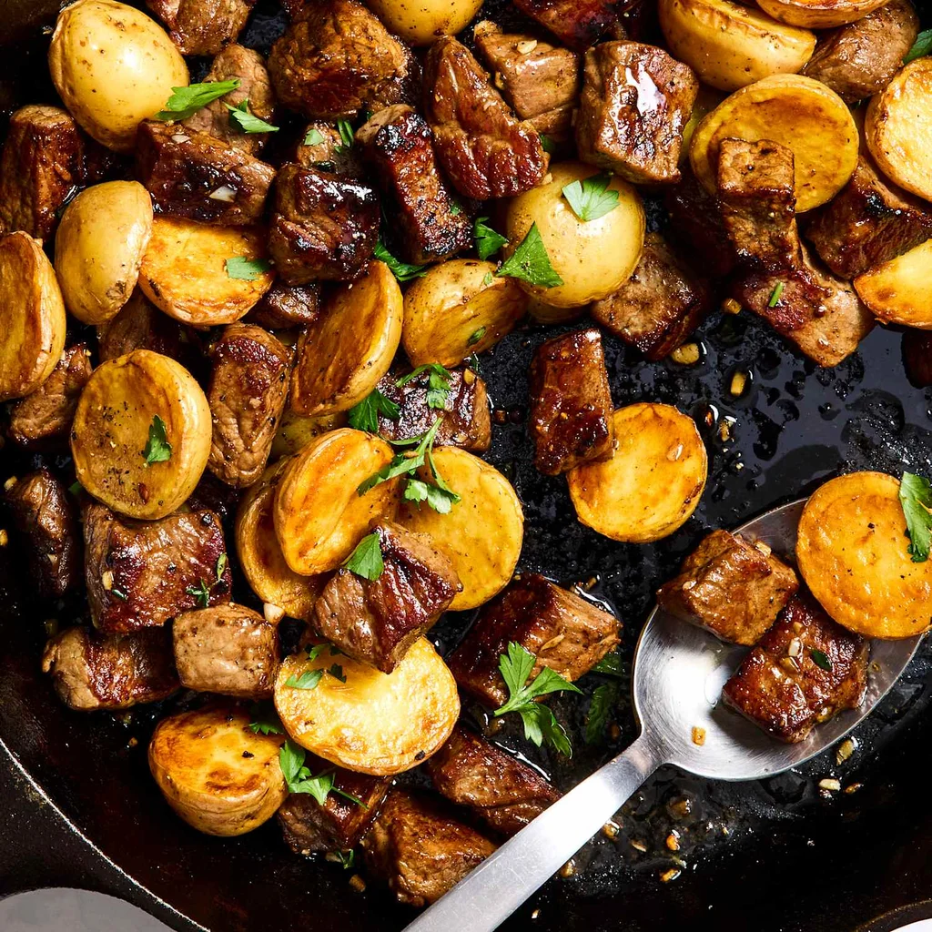 Garlic Butter Steak Bites and Potatoes
